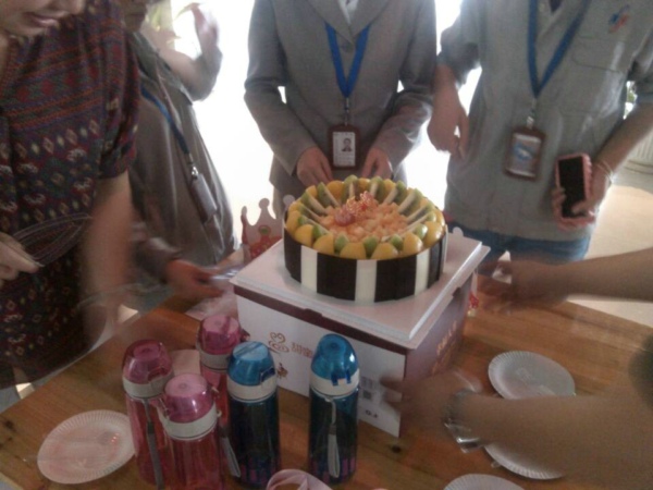 為四月生日同事慶生2014